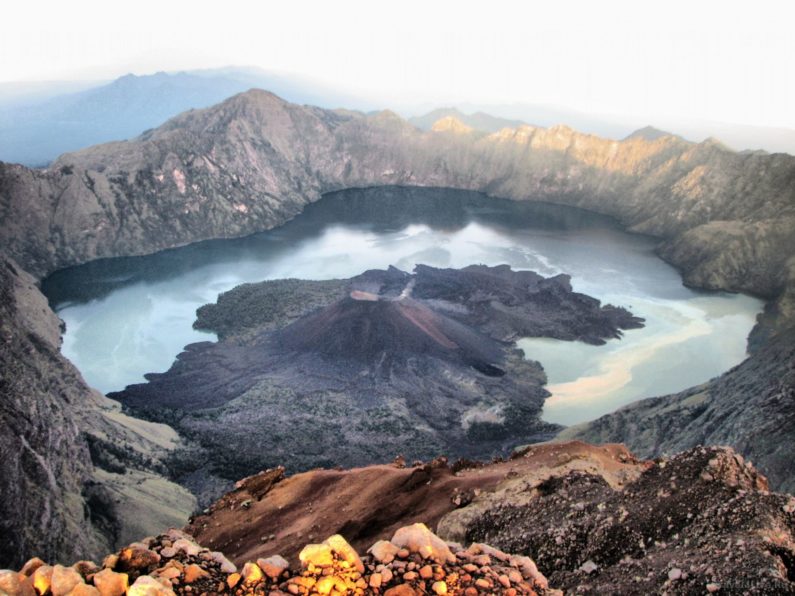 Вид с вершины на кратер